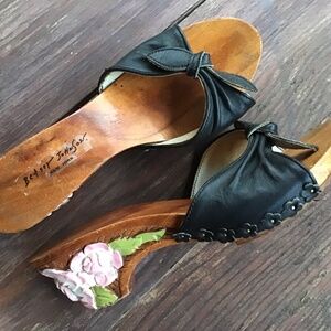 Betsey Johnson vintage Y2K slides heels, carved wood!